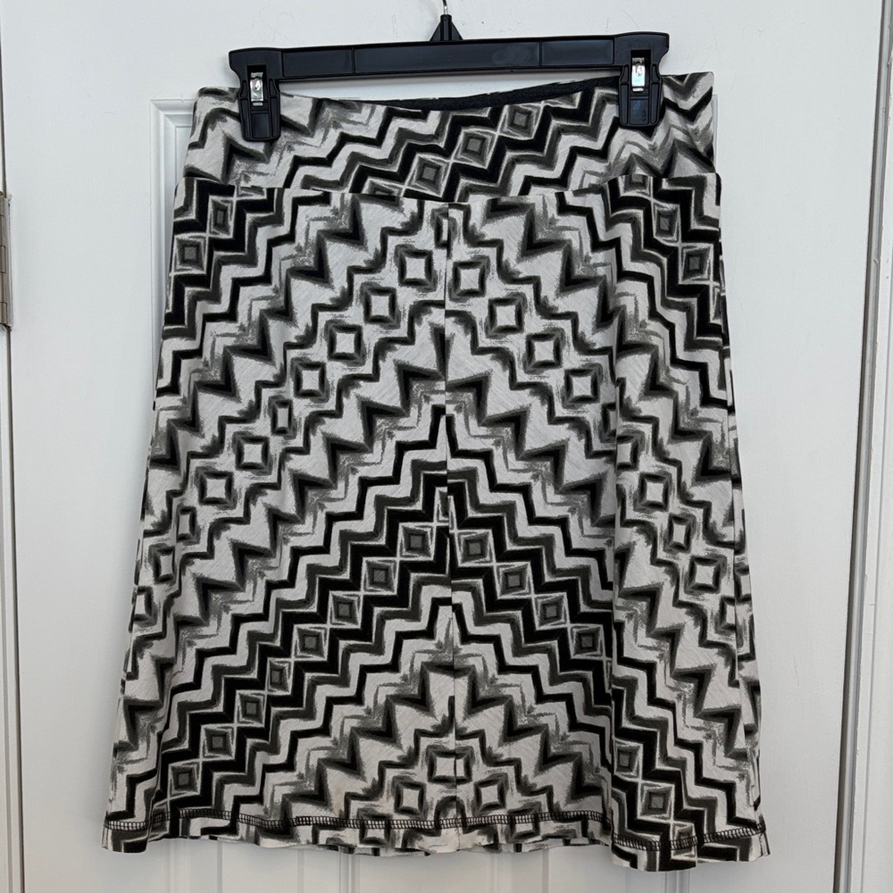 Aventura Black and White Reversible Geometric/Dark Gray  A-Line Skirt‎